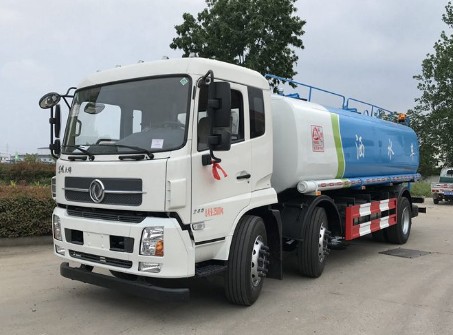 東風(fēng)天錦小三軸18噸綠化灑水車廠家價格2