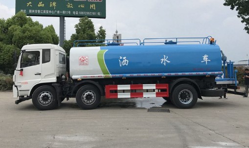 東風(fēng)天錦小三軸18噸綠化灑水車廠家價格3