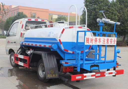 小型灑水車價(jià)格_北汽黑豹2噸小型灑水車3