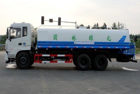工程灑水車報價_東風專底后雙橋20噸工程灑水車2