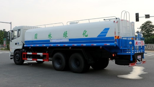 工程灑水車報價_東風專底后雙橋20噸工程灑水車3