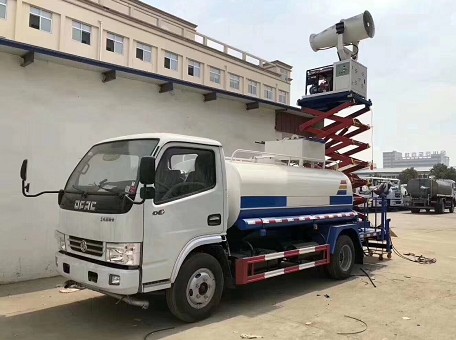 多功能灑水車型號(hào)_5方東風(fēng)多利卡旋轉(zhuǎn)吊臂升降桿抑塵車4