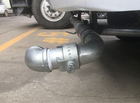 新東日灑水車可調式仿中聯重科三彎前沖_灑水車配件2