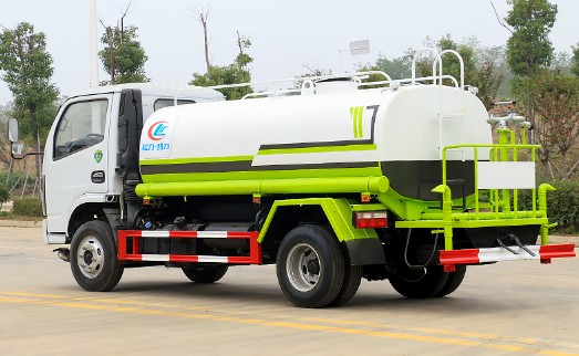 5噸灑水車參數(shù)_國六5噸東風小福瑞卡綠化灑水車廠家價格4