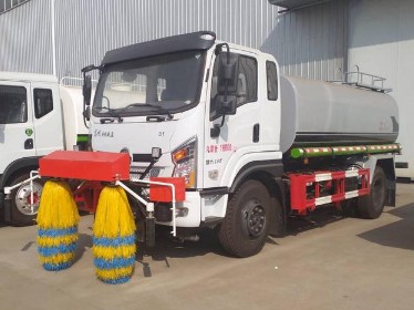 護(hù)欄清洗灑水車圖片 護(hù)欄清洗灑水車圖片